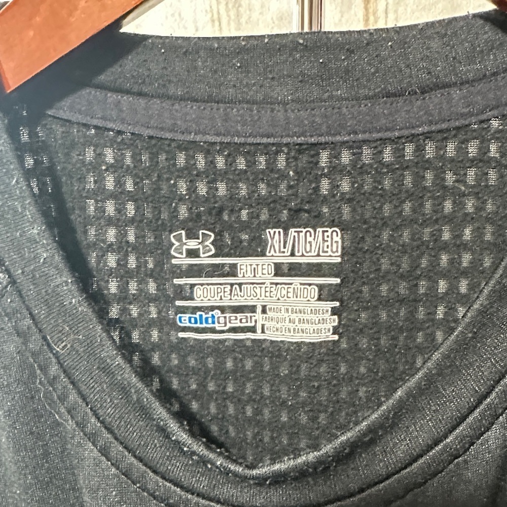 M. Under Armour Black Long Sleeve Men's Tee - Picture 2 of 5